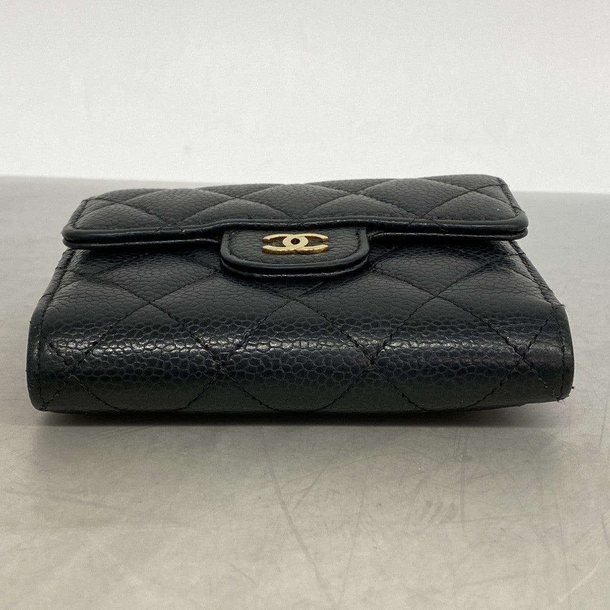 【6ef6622】シャネル 三つ折り財布 マトラッセ キャビアスキン ブラック ゴールド金具【中古】レディース