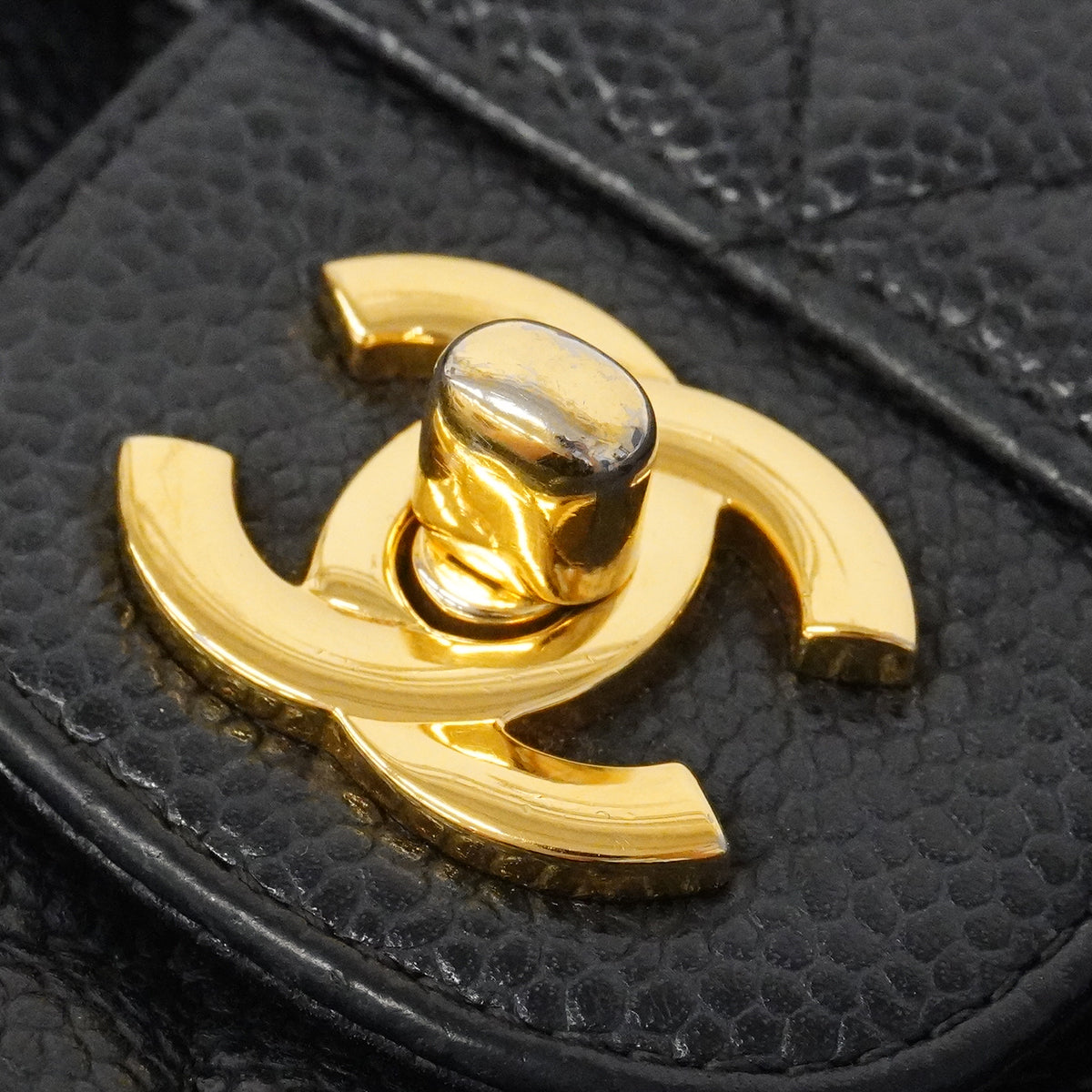 【6fa0002-h】シャネル ショルダーバッグ マトラッセ Wフラップ Wチェーン キャビアスキン ブラック ゴールド金具【中古】レディース