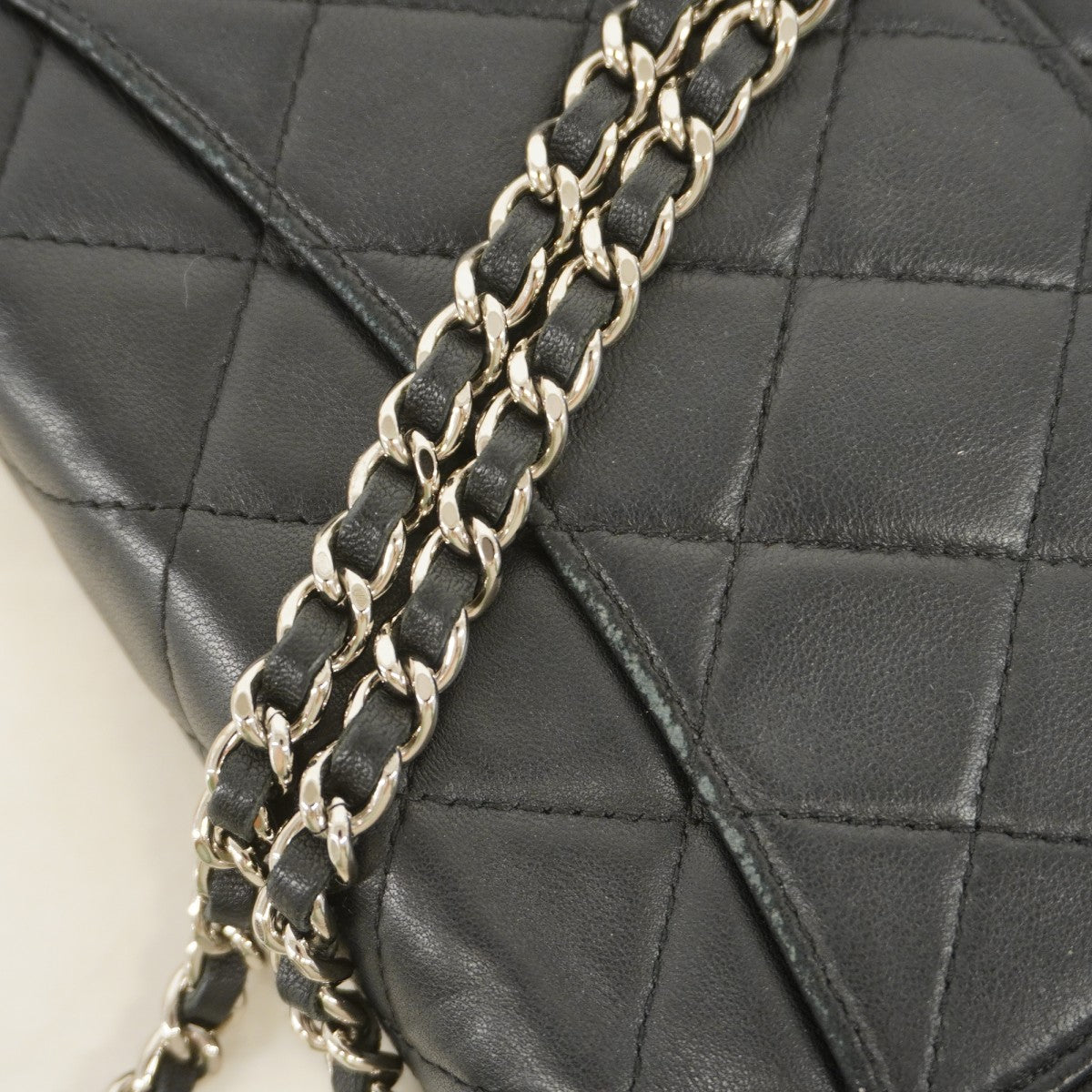 【6fa0075-k】シャネル ショルダーウォレット マトラッセ チェーンショルダー ラムスキン ブラック シルバー金具【中古】レディース