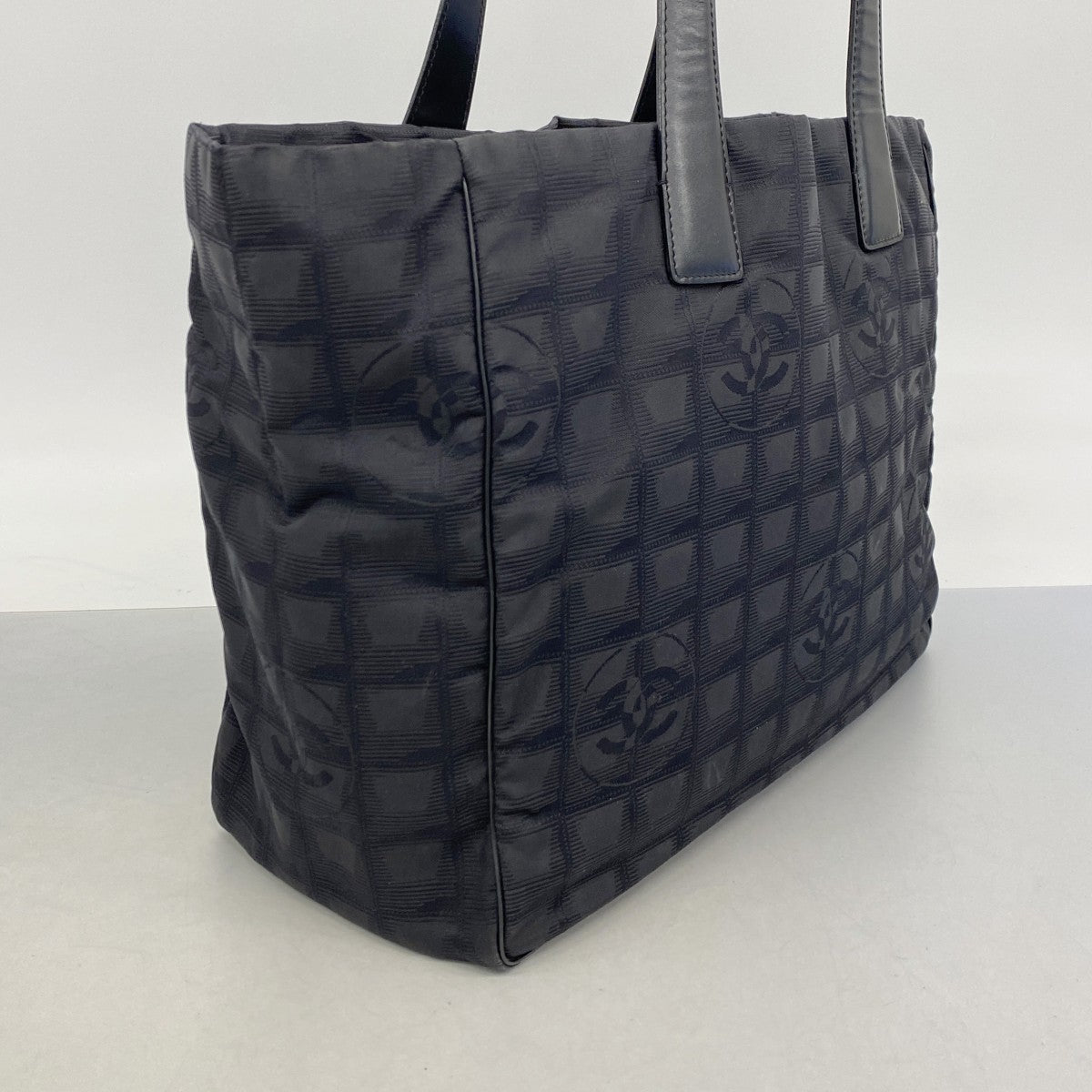 【6fa0190-k】シャネル トートバッグ ニュートラベル ナイロン ブラック ゴールド金具【中古】レディース
