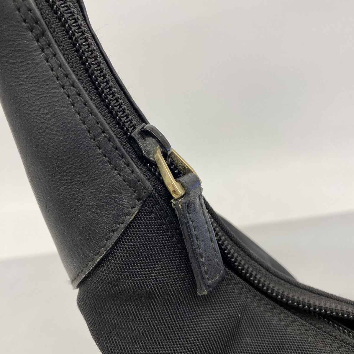 【6fa0283-k】グッチ ショルダーバッグ 001 4157 ナイロンキャンバス ブラック ゴールド金具【中古】レディース