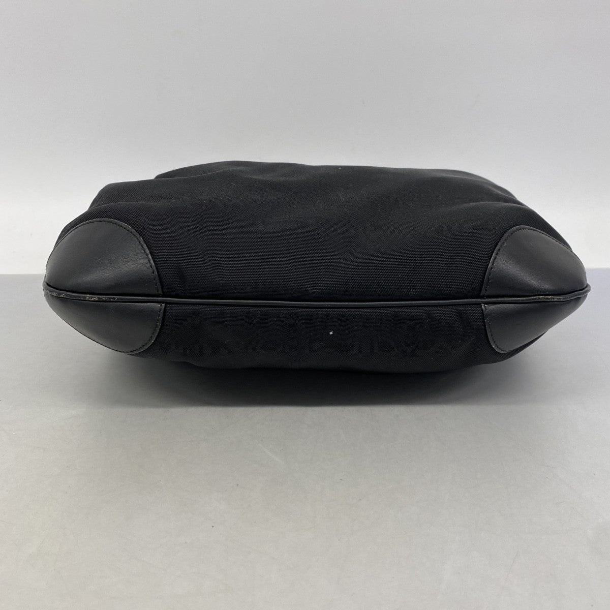 【6fa0283-k】グッチ ショルダーバッグ 001 4157 ナイロンキャンバス ブラック ゴールド金具【中古】レディース