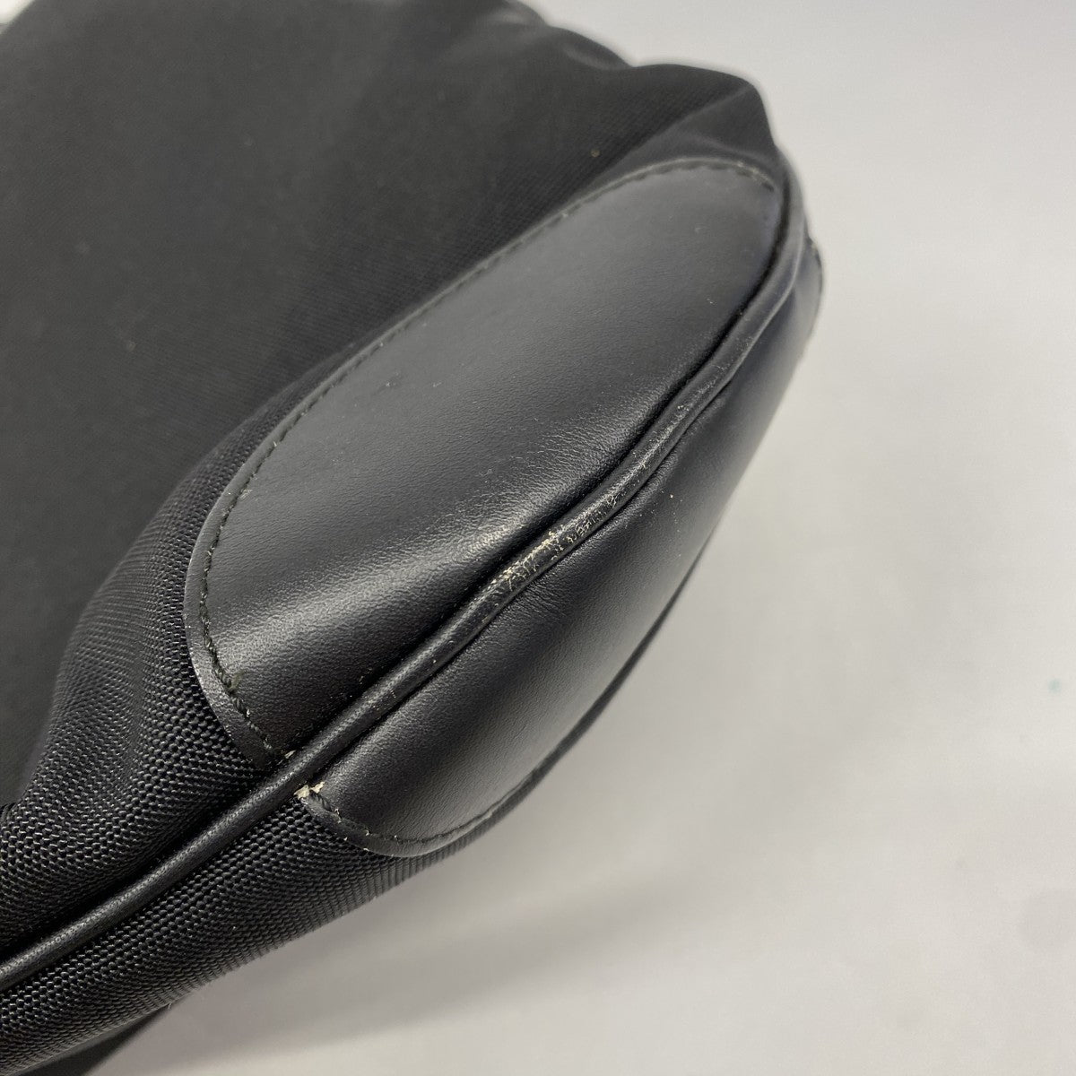【6fa0283-k】グッチ ショルダーバッグ 001 4157 ナイロンキャンバス ブラック ゴールド金具【中古】レディース