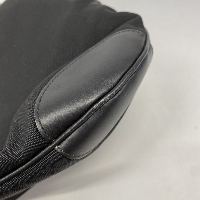 【6fa0283-k】グッチ ショルダーバッグ 001 4157 ナイロンキャンバス ブラック ゴールド金具【中古】レディース