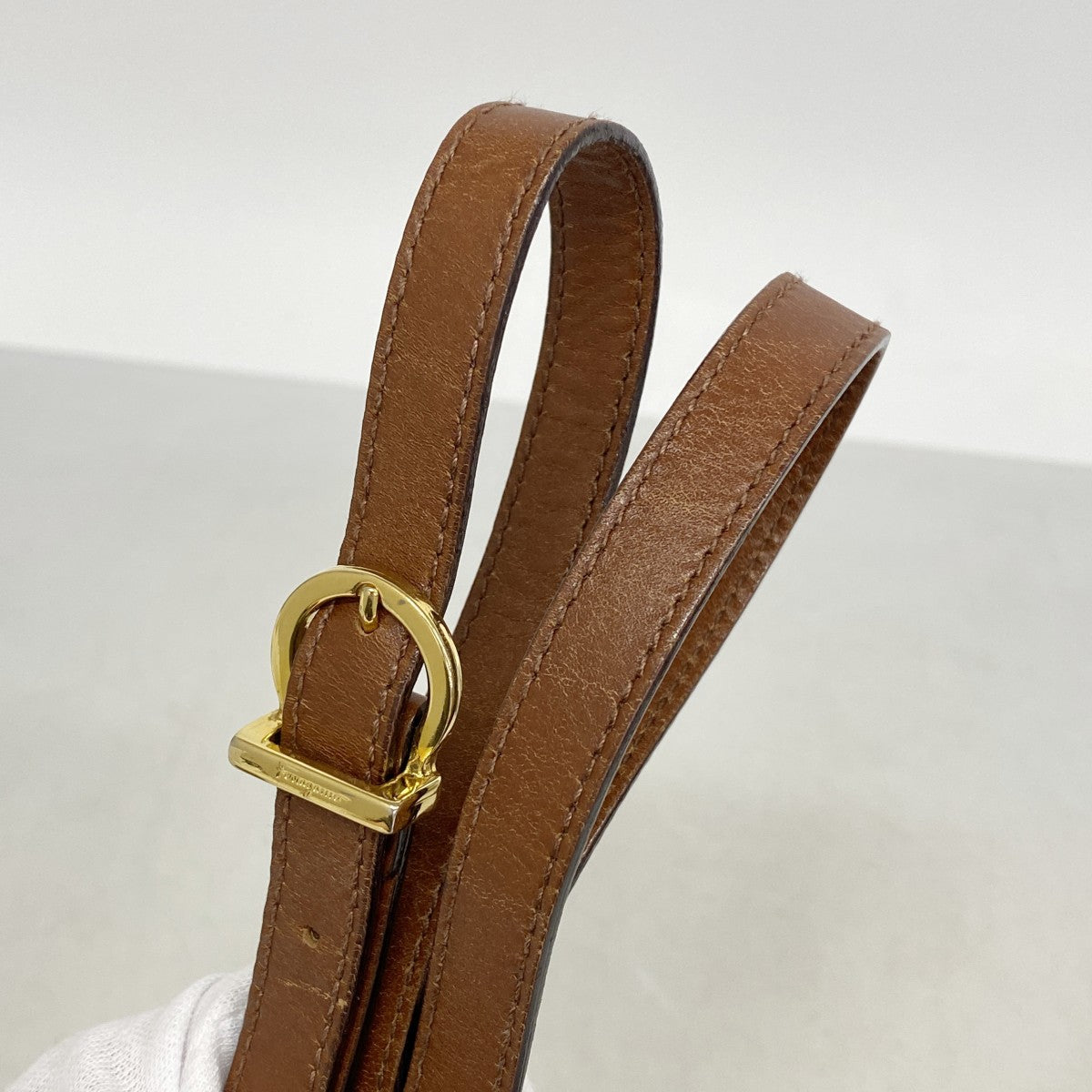 【6fa0434】サルヴァトーレフェラガモ ショルダーバッグ ヴァラ レザー ブラウン ゴールド金具【中古】レディース
