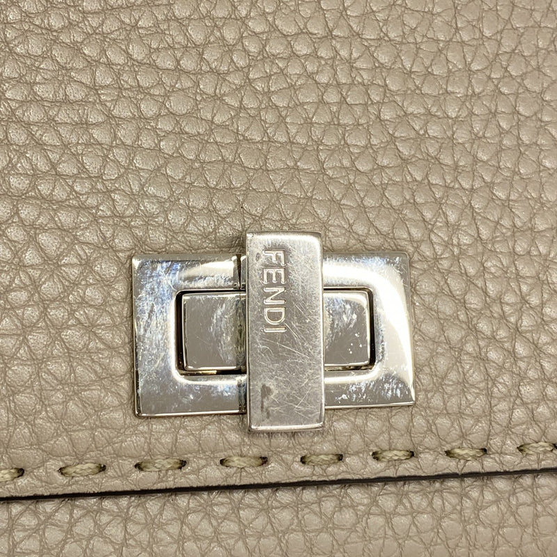 【6fa0463】フェンディ 長財布 セレリア ピーカブー レザー ベージュ シルバー金具【中古】レディース