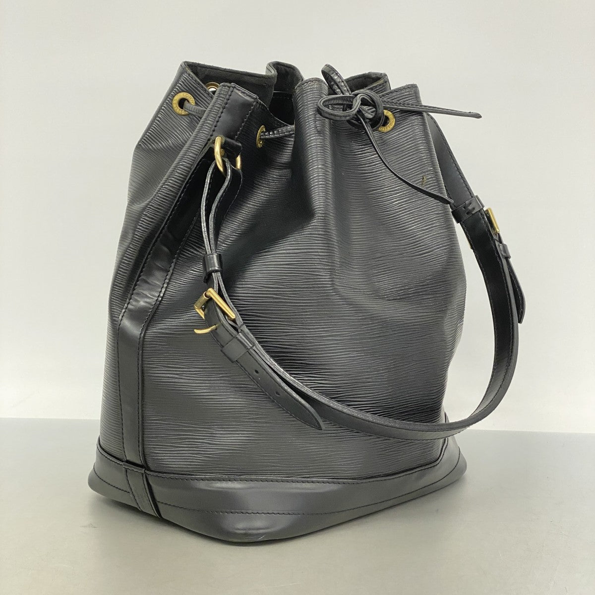 【6fa0523-k】ルイヴィトン ショルダーバッグ エピ ノエ M59002 ノワール【中古】レディース