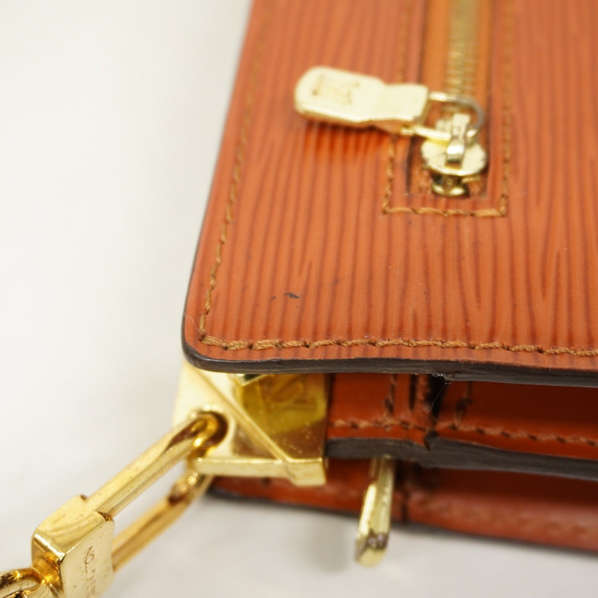 【6fa0535-k】ルイヴィトン ショルダーバッグ エピ アンギャン M52113 ケニアブラウン【中古】レディース