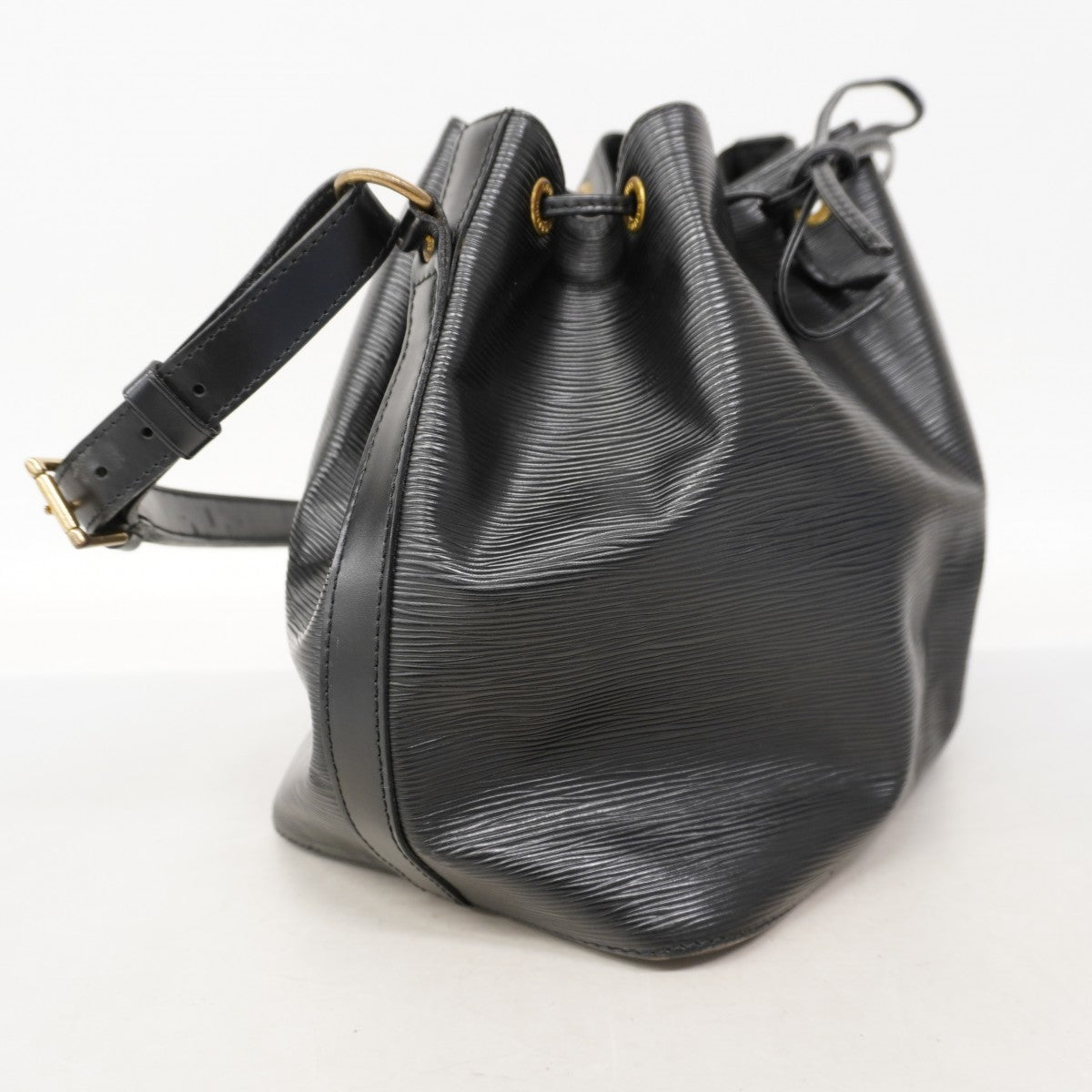 【6fa0536-k】ルイヴィトン ショルダーバッグ エピ プチノエ M44102 ノワール【中古】レディース