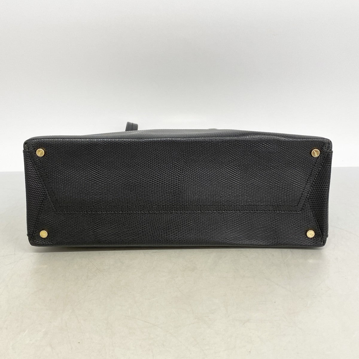【6fa0843】サルヴァトーレフェラガモ ショルダーバッグ ヴァラ レザー ブラック ゴールド金具【中古】レディース
