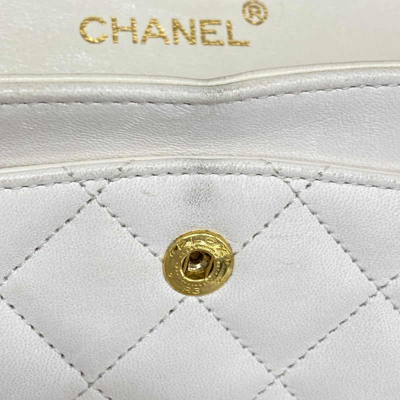 【6fa0955】シャネル ショルダーバッグ マトラッセ ラムスキン ホワイト ゴールド金具【中古】レディース