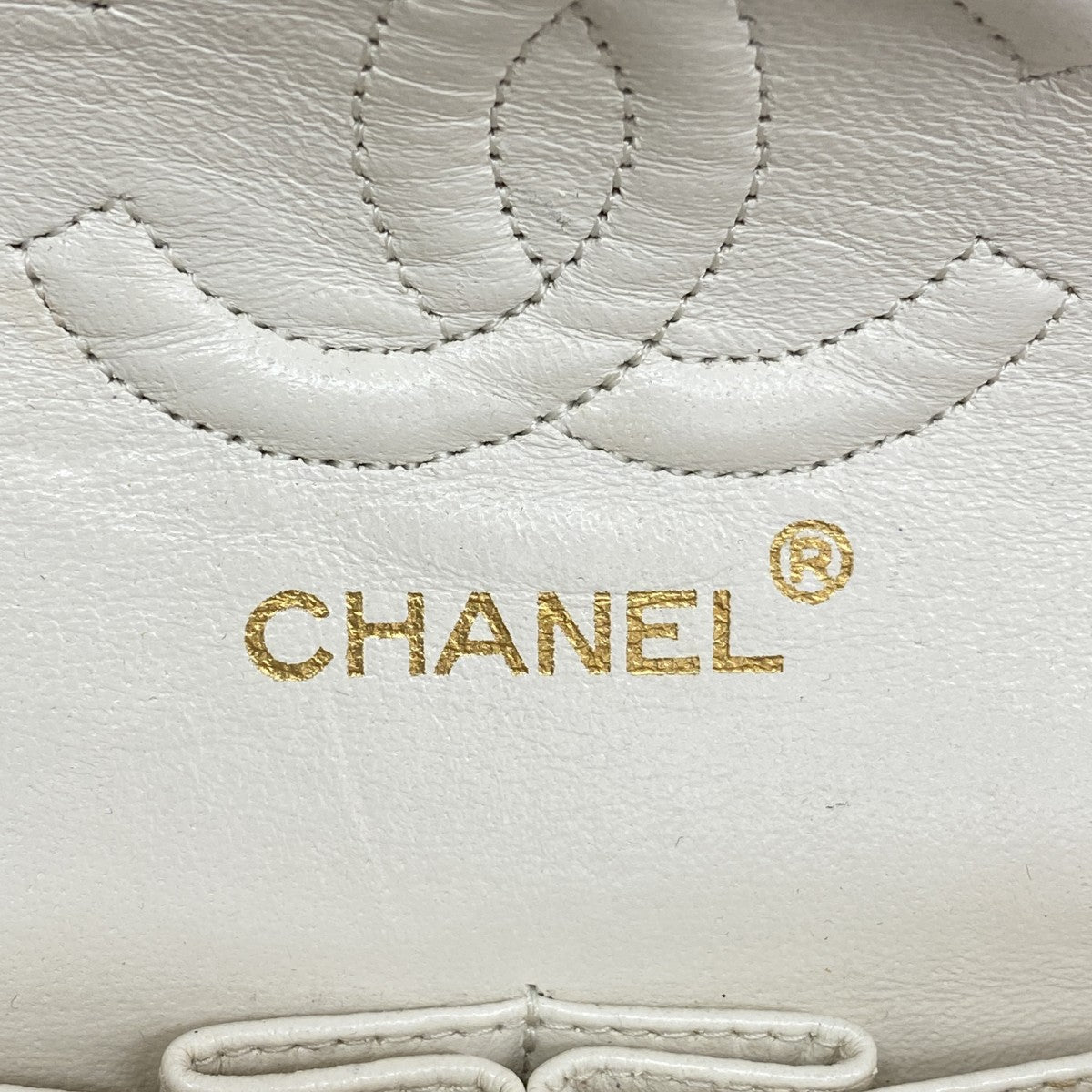 【6fa0955】シャネル ショルダーバッグ マトラッセ ラムスキン ホワイト ゴールド金具【中古】レディース
