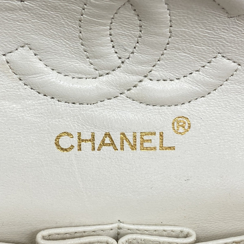【6fa0955】シャネル ショルダーバッグ マトラッセ ラムスキン ホワイト ゴールド金具【中古】レディース