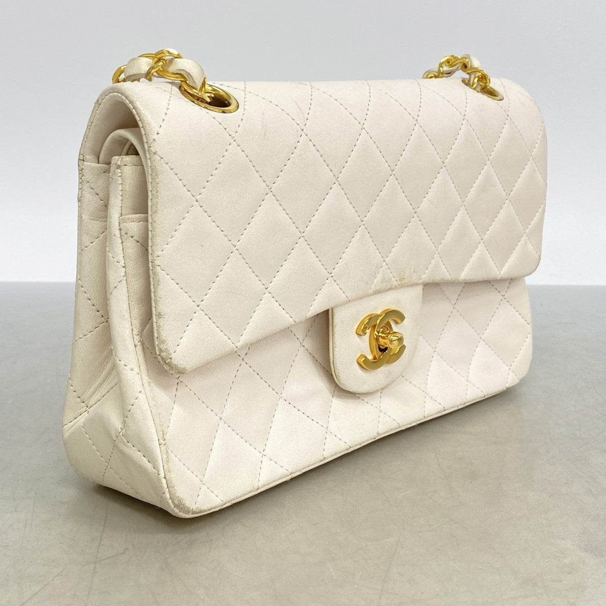 【6fa0955】シャネル ショルダーバッグ マトラッセ ラムスキン ホワイト ゴールド金具【中古】レディース