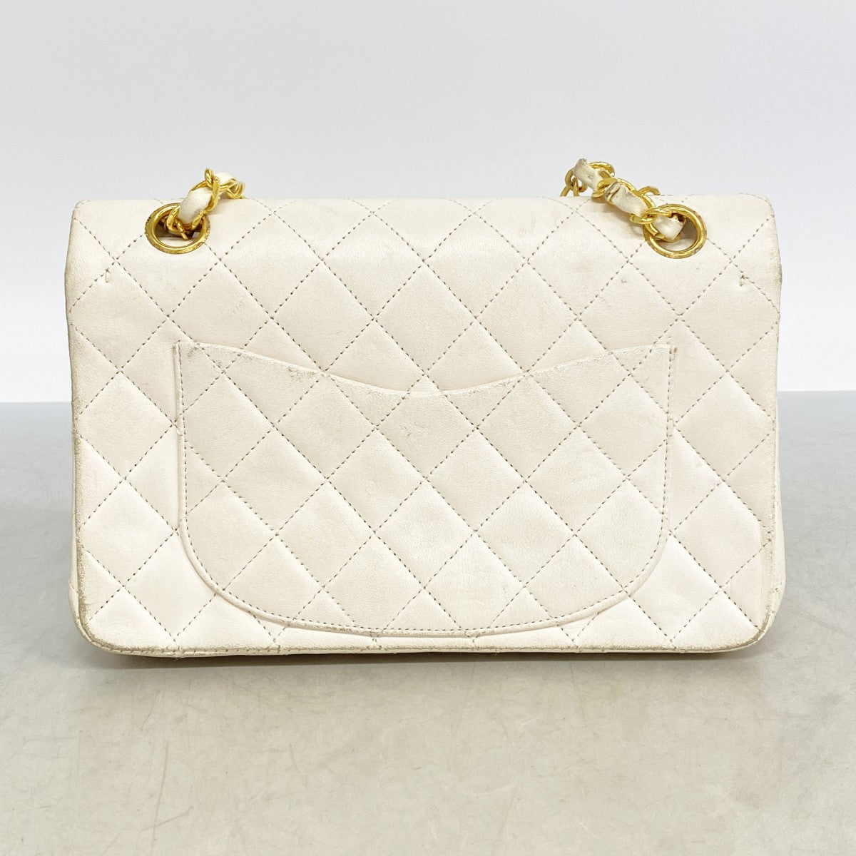 【6fa0955】シャネル ショルダーバッグ マトラッセ ラムスキン ホワイト ゴールド金具【中古】レディース
