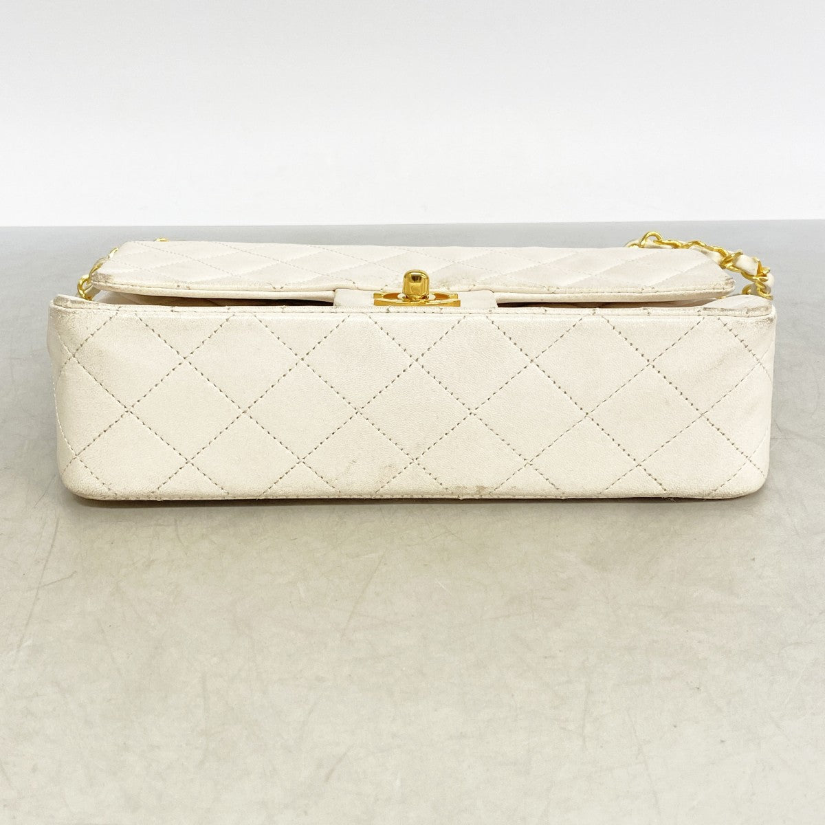 【6fa0955】シャネル ショルダーバッグ マトラッセ ラムスキン ホワイト ゴールド金具【中古】レディース