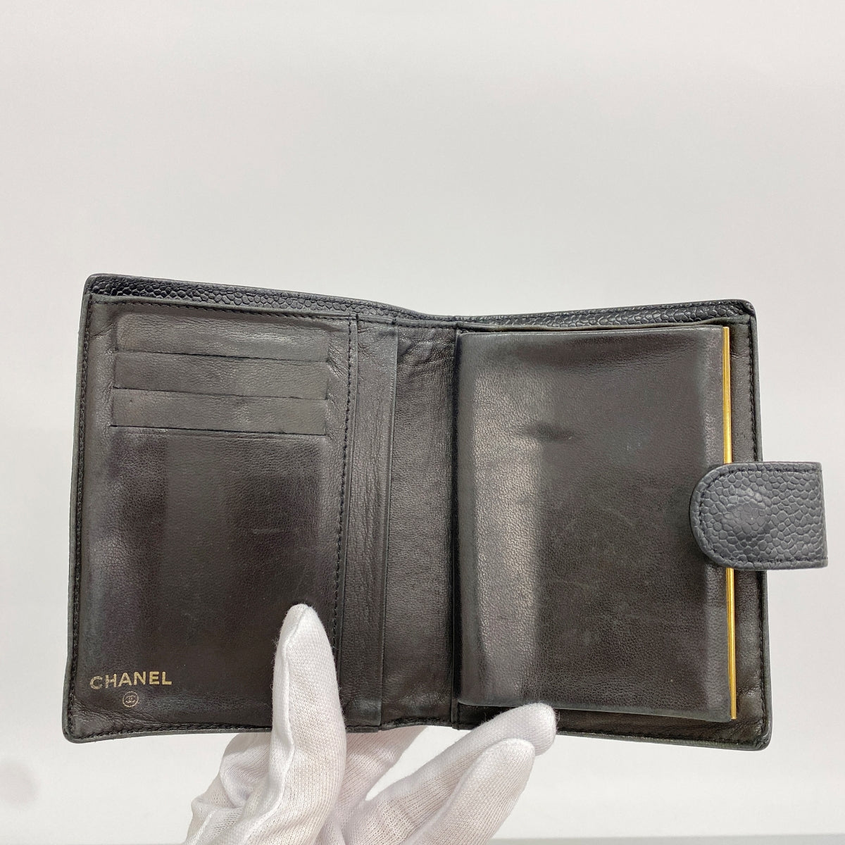 【6fa0975】シャネル 財布 キャビアスキン ブラック ゴールド金具【中古】レディース