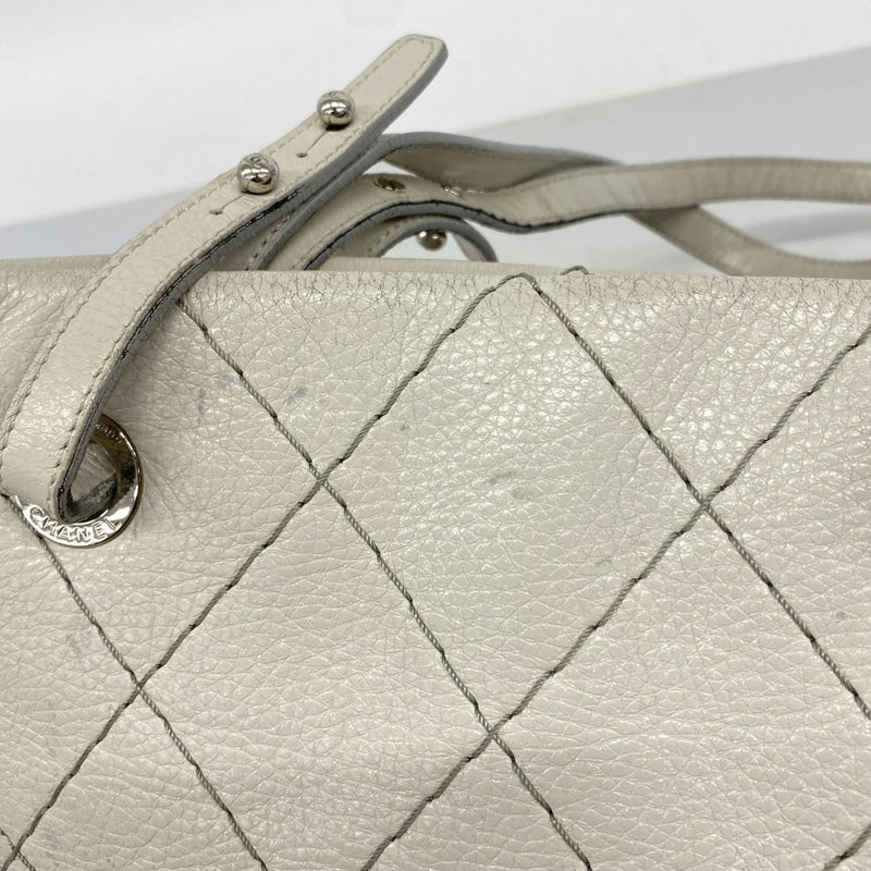【6fa1024-k】シャネル トートバッグ オンザローズ レザー グレー シルバー金具【中古】レディース