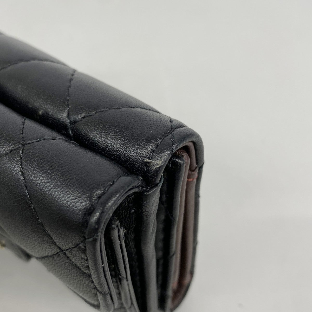 【6fa1047-k】シャネル 三つ折り財布 マトラッセ ラムスキン ブラック シャンパンゴールド金具【中古】レディース