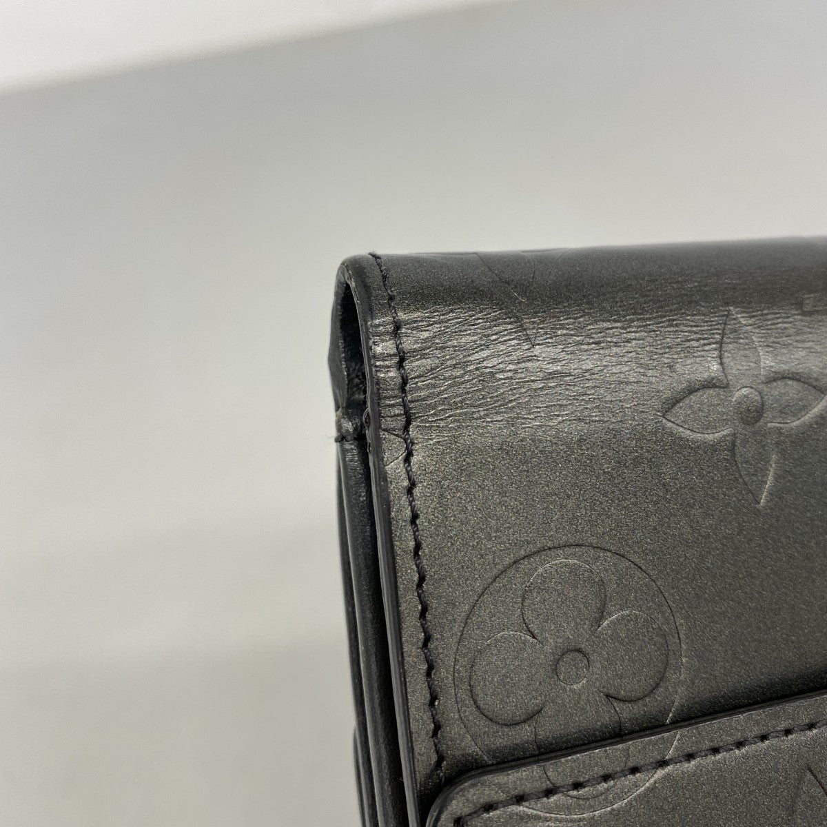 【6fa1163】ルイヴィトン 三つ折り財布 モノグラム・マット ポルトモネビエカルトクレディ M65112 ノワール【中古】レディース