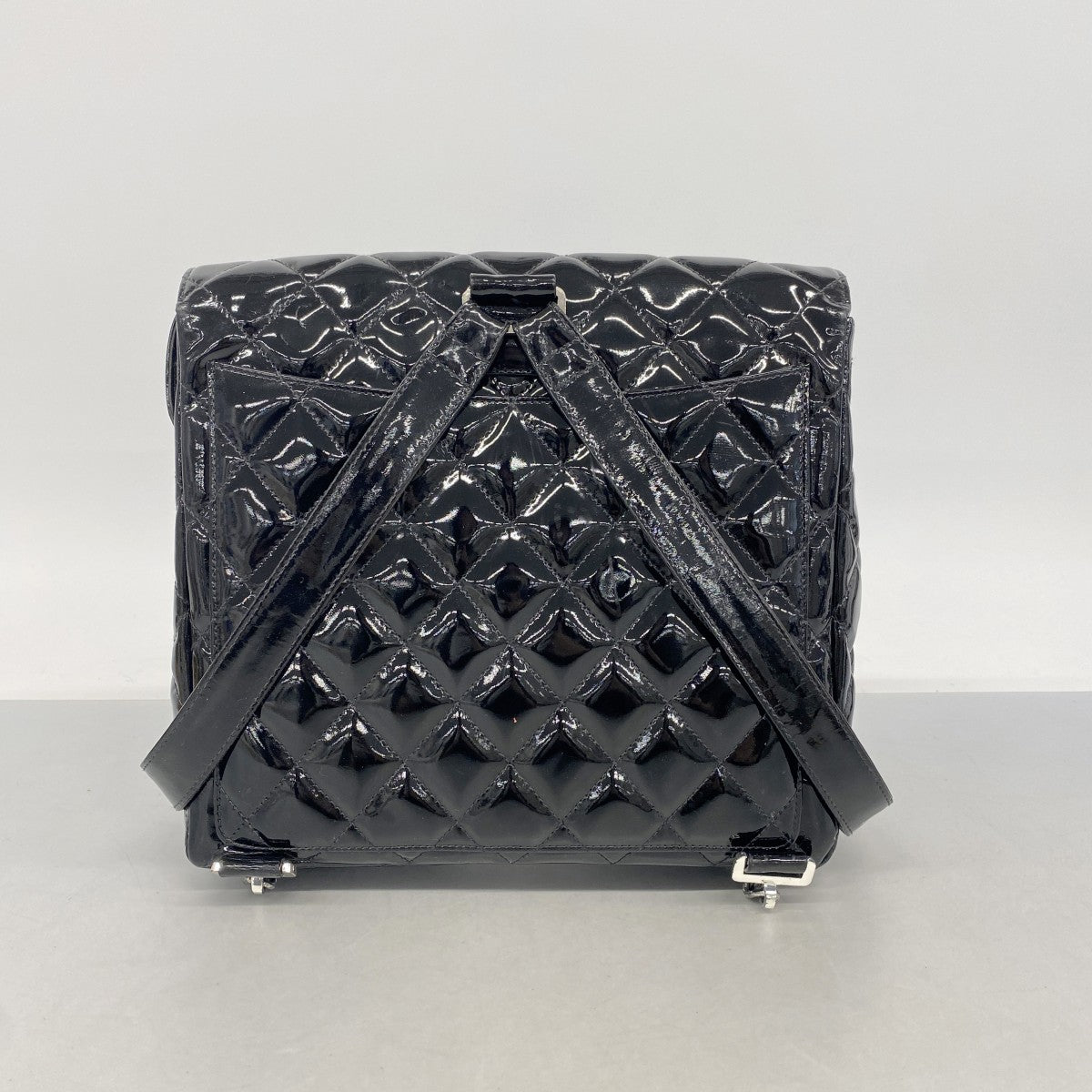 【6fa1175】シャネル リュック・デイパック マトラッセ パテントレザー ブラック シルバー金具【中古】レディース