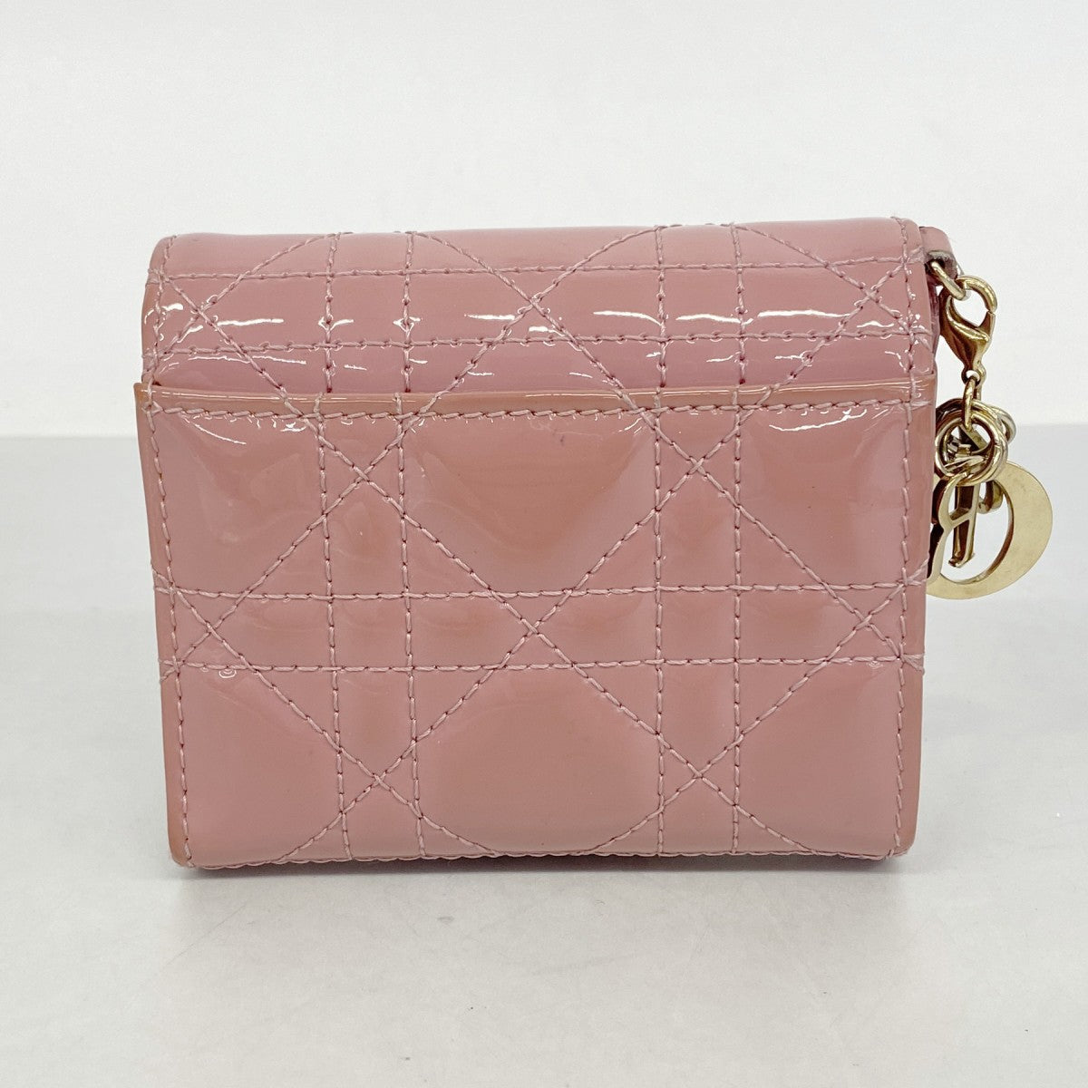 【6fa1191】クリスチャンディオール 三つ折り財布 カナージュ エナメル ピンク ゴールド金具【中古】レディース