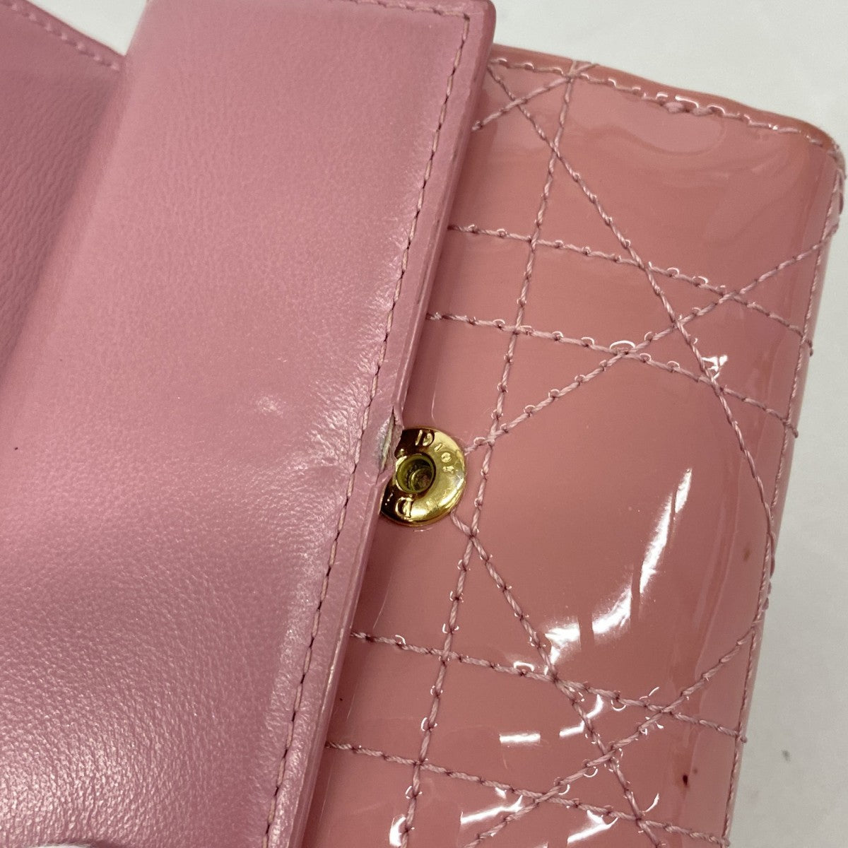 【6fa1191】クリスチャンディオール 三つ折り財布 カナージュ エナメル ピンク ゴールド金具【中古】レディース