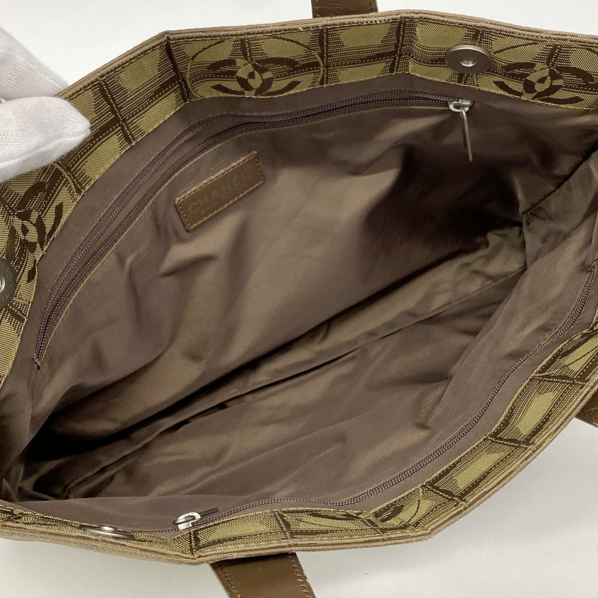 【6fa1195】シャネル トートバッグ ニュートラベル ナイロン カーキ シルバー金具【中古】レディース