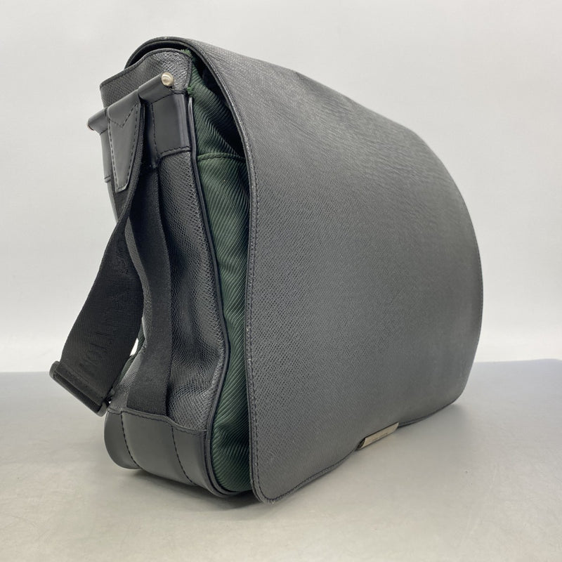 【6fa1201】ルイヴィトン ショルダーバッグ タイガ ヴィクトール M30142 アルドワーズ【中古】メンズ