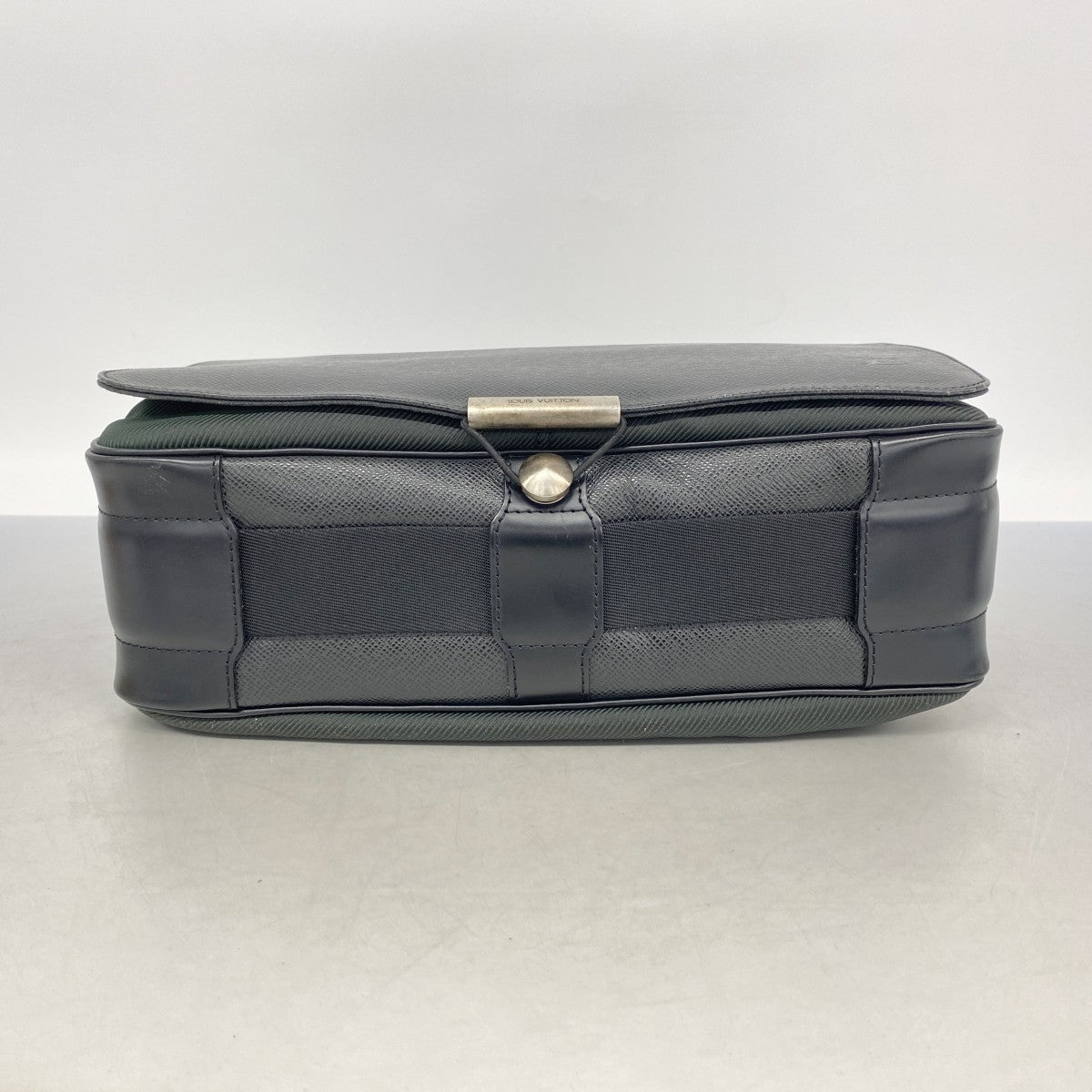 【6fa1201】ルイヴィトン ショルダーバッグ タイガ ヴィクトール M30142 アルドワーズ【中古】メンズ