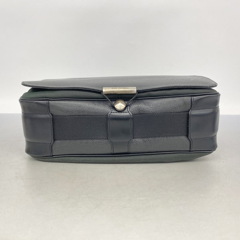 【6fa1201】ルイヴィトン ショルダーバッグ タイガ ヴィクトール M30142 アルドワーズ【中古】メンズ