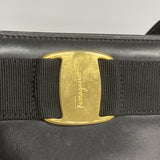 【6fa1326】サルヴァトーレフェラガモ ショルダーバッグ ヴァラ レザー ブラック ゴールド金具【中古】レディース