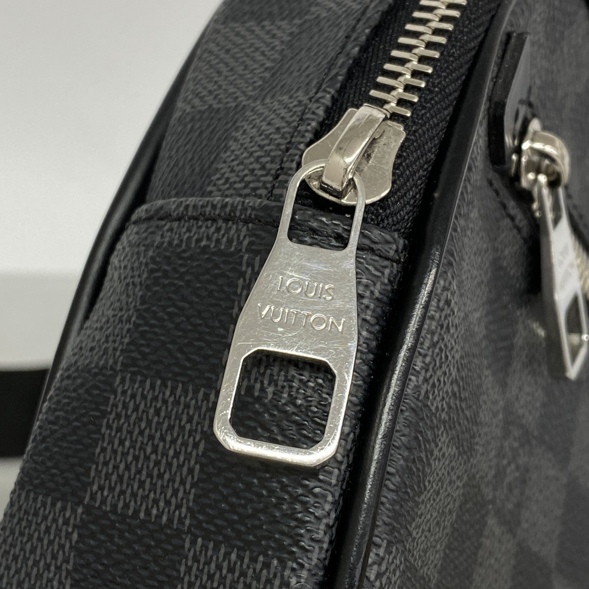 【6fa1373】ルイヴィトン ボディバッグ ダミエ・グラフィット アンブレール N41289 ブラック【中古】メンズ