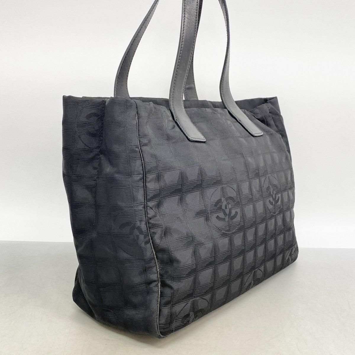 【6fa1560】シャネル トートバッグ ニュートラベル ナイロン ブラック ゴールド金具【中古】レディース