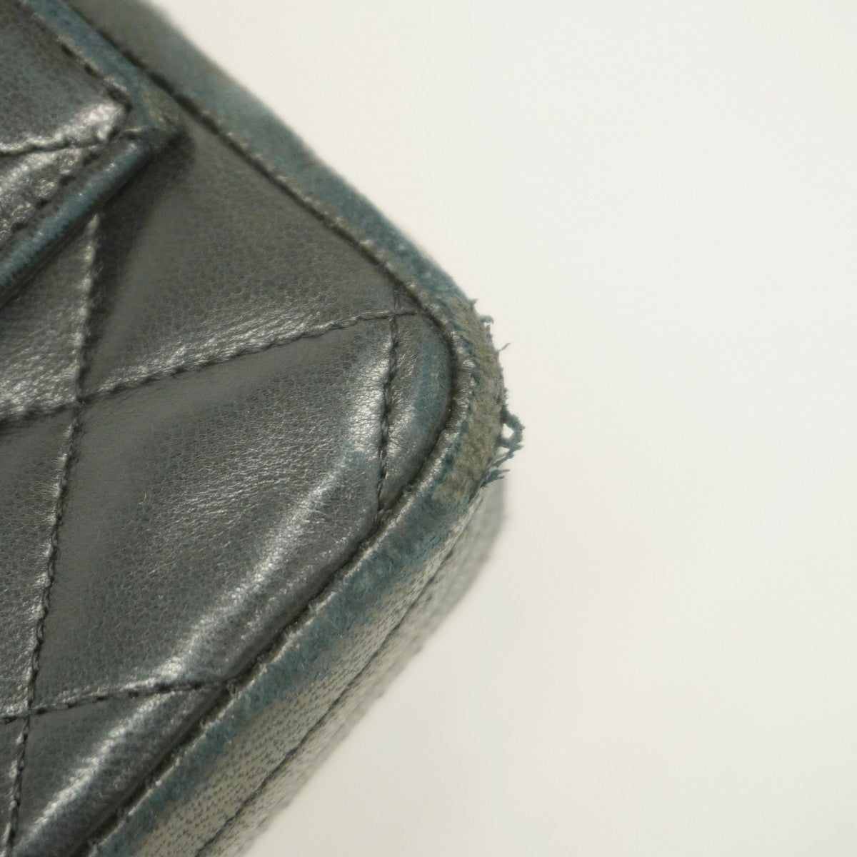 【6fa1696】シャネル ショルダーバッグ マトラッセ チェーンショルダー ラムスキン ブラック ゴールド金具【中古】レディース