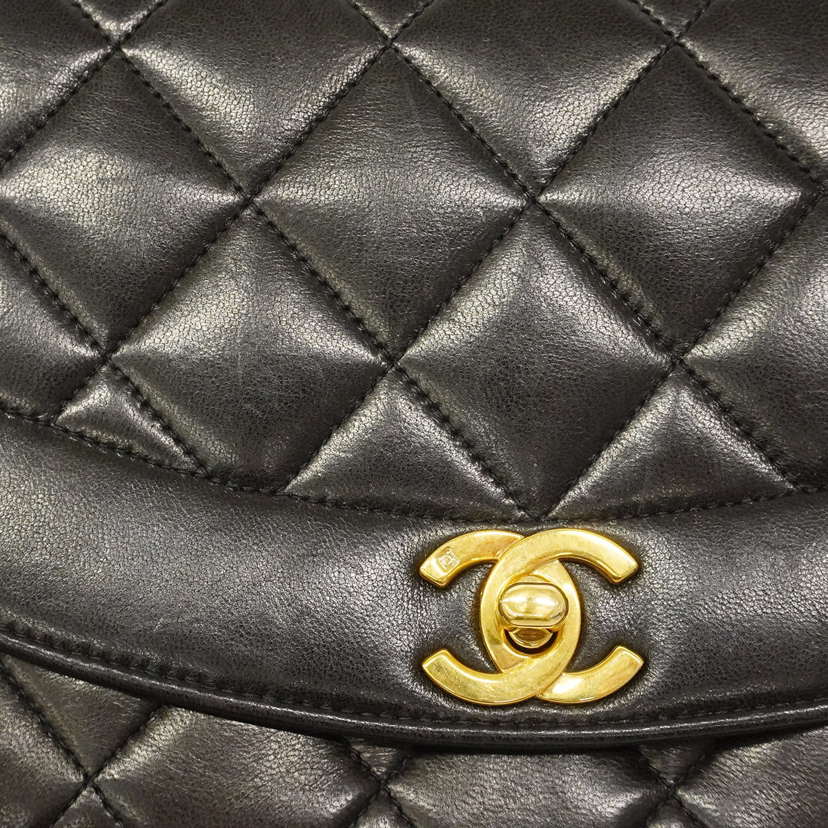 【6fa1910】シャネル ショルダーバッグ ダイアナ チェーンショルダー ラムスキン ブラック ゴールド金具【中古】レディース