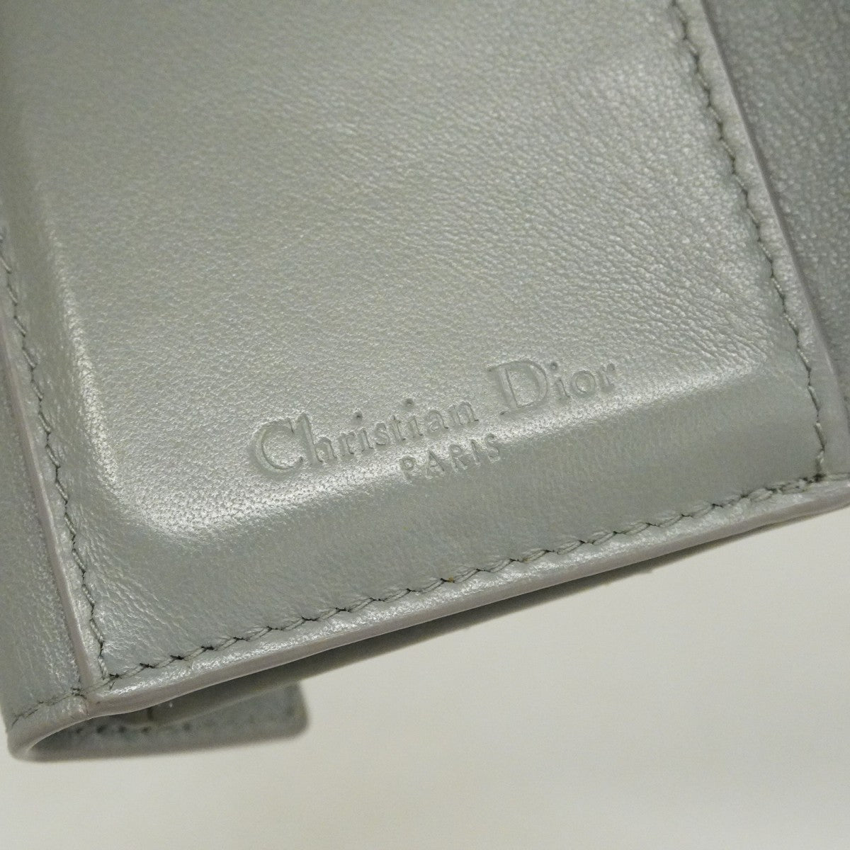 【6fb2076】クリスチャンディオール 三つ折り財布 カナージュ エナメル グレー シャンパンゴールド金具【中古】レディース