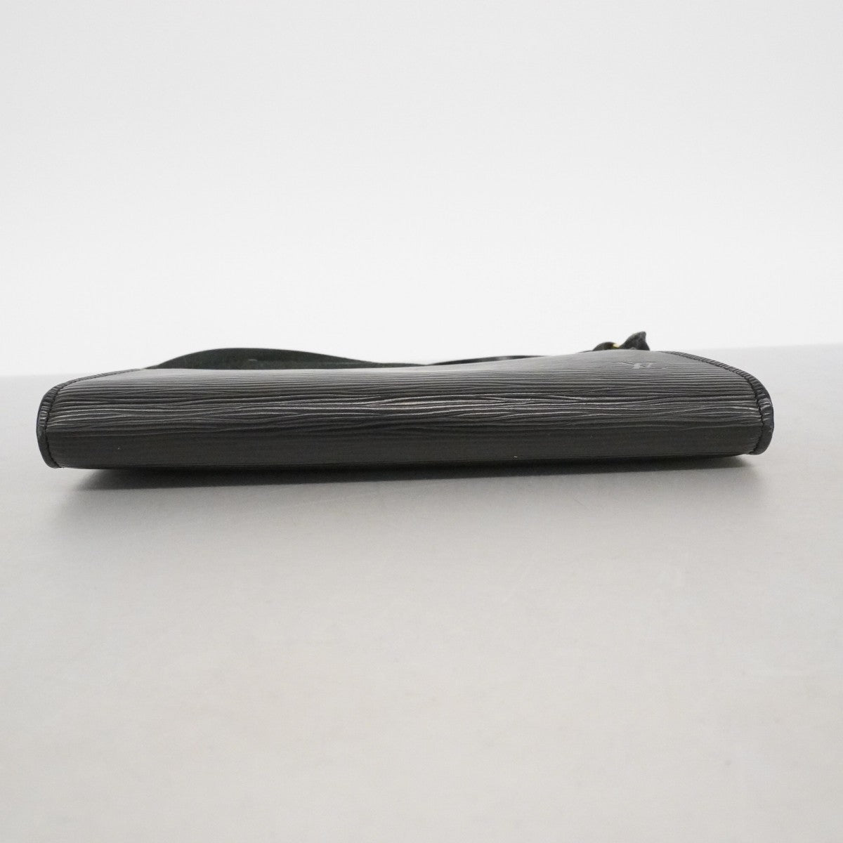 【6fb2245-k】ルイヴィトン ポーチ エピ ポシェットアクセソワール M52942 ノワール【中古】レディース