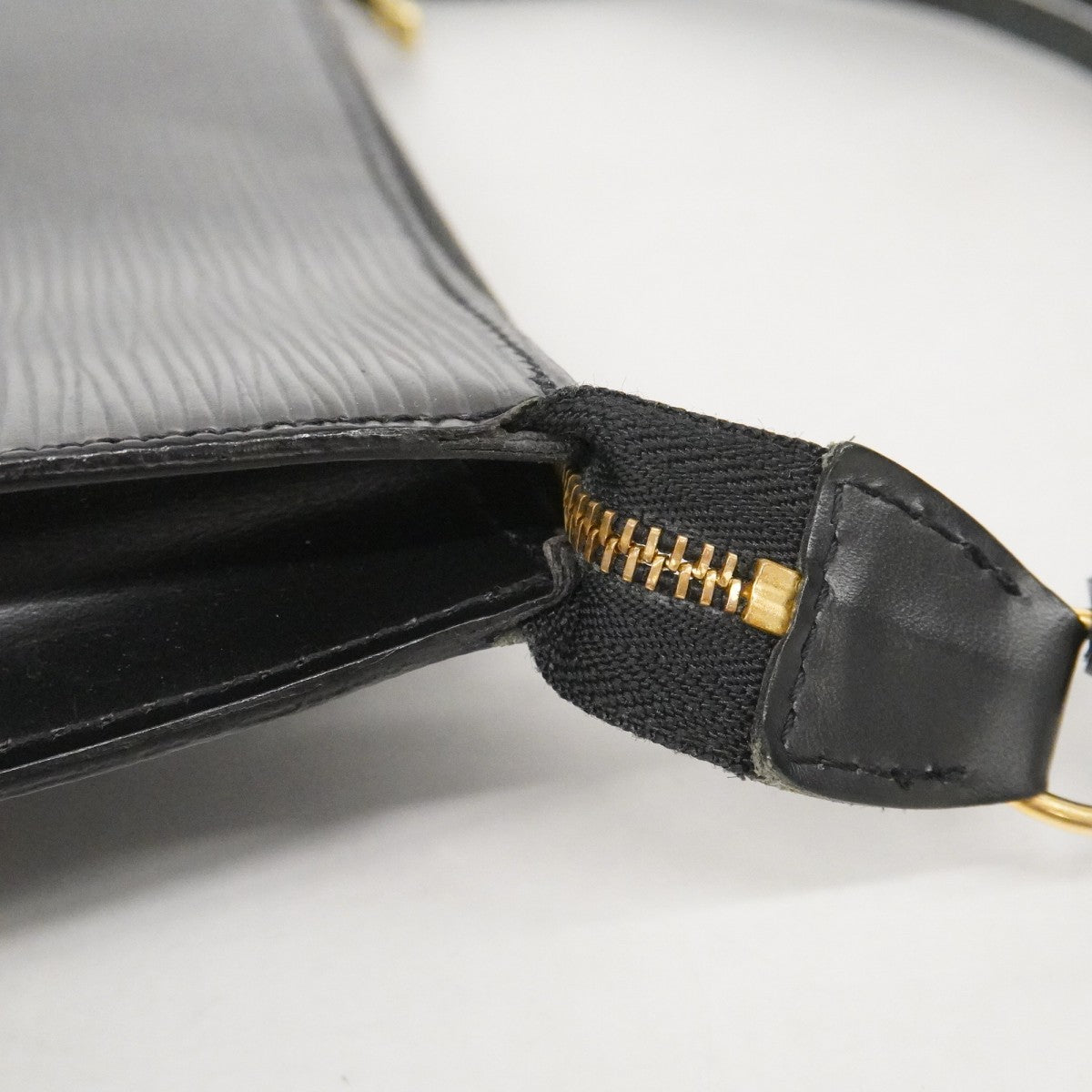 【6fb2245-k】ルイヴィトン ポーチ エピ ポシェットアクセソワール M52942 ノワール【中古】レディース