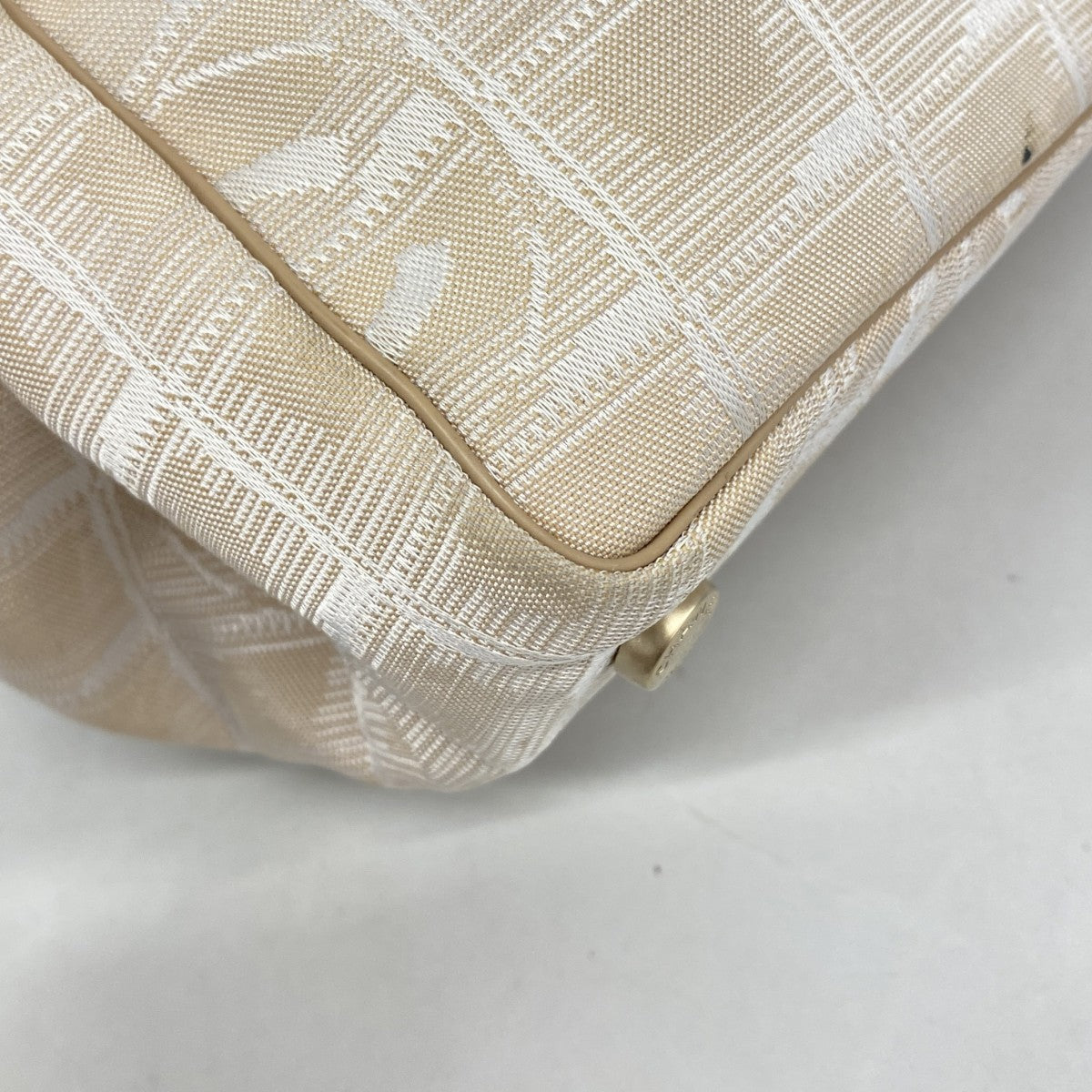 【6fb2284-k】シャネル トートバッグ ニュートラベル ナイロン ベージュ シャンパンゴールド金具【中古】レディース