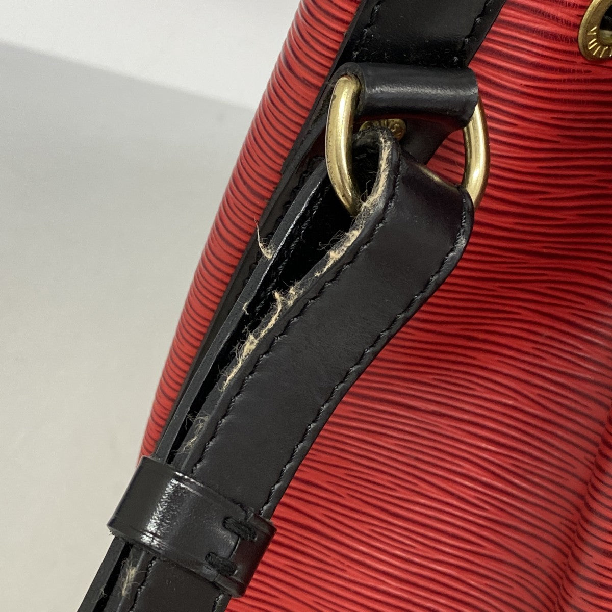【6fb2359-k】ルイヴィトン ショルダーバッグ エピ プチノエ M44172 カスティリアンレッド/ノワール【中古】レディース