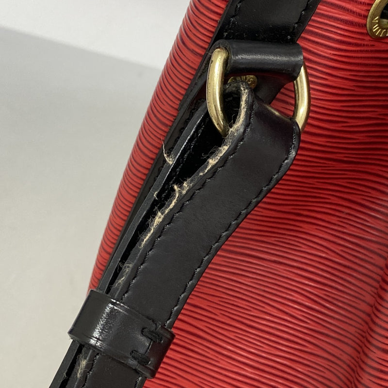 【6fb2359-k】ルイヴィトン ショルダーバッグ エピ プチノエ M44172 カスティリアンレッド/ノワール【中古】レディース