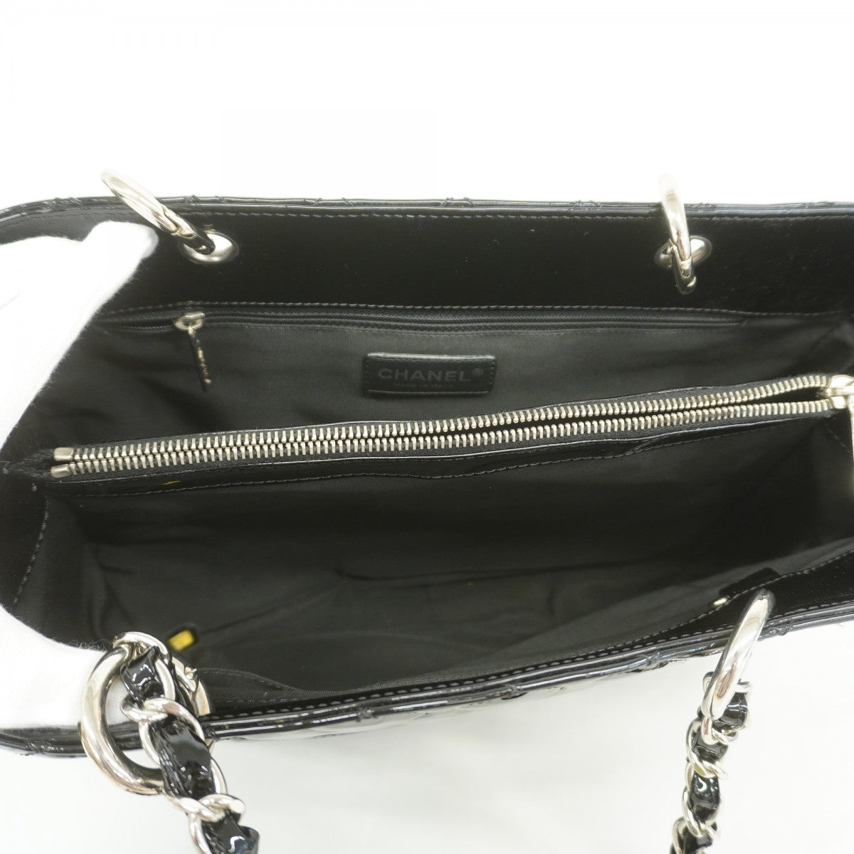 【6fb2383】シャネル チェーントート マトラッセ パテントレザー ブラック シルバー金具【中古】レディース