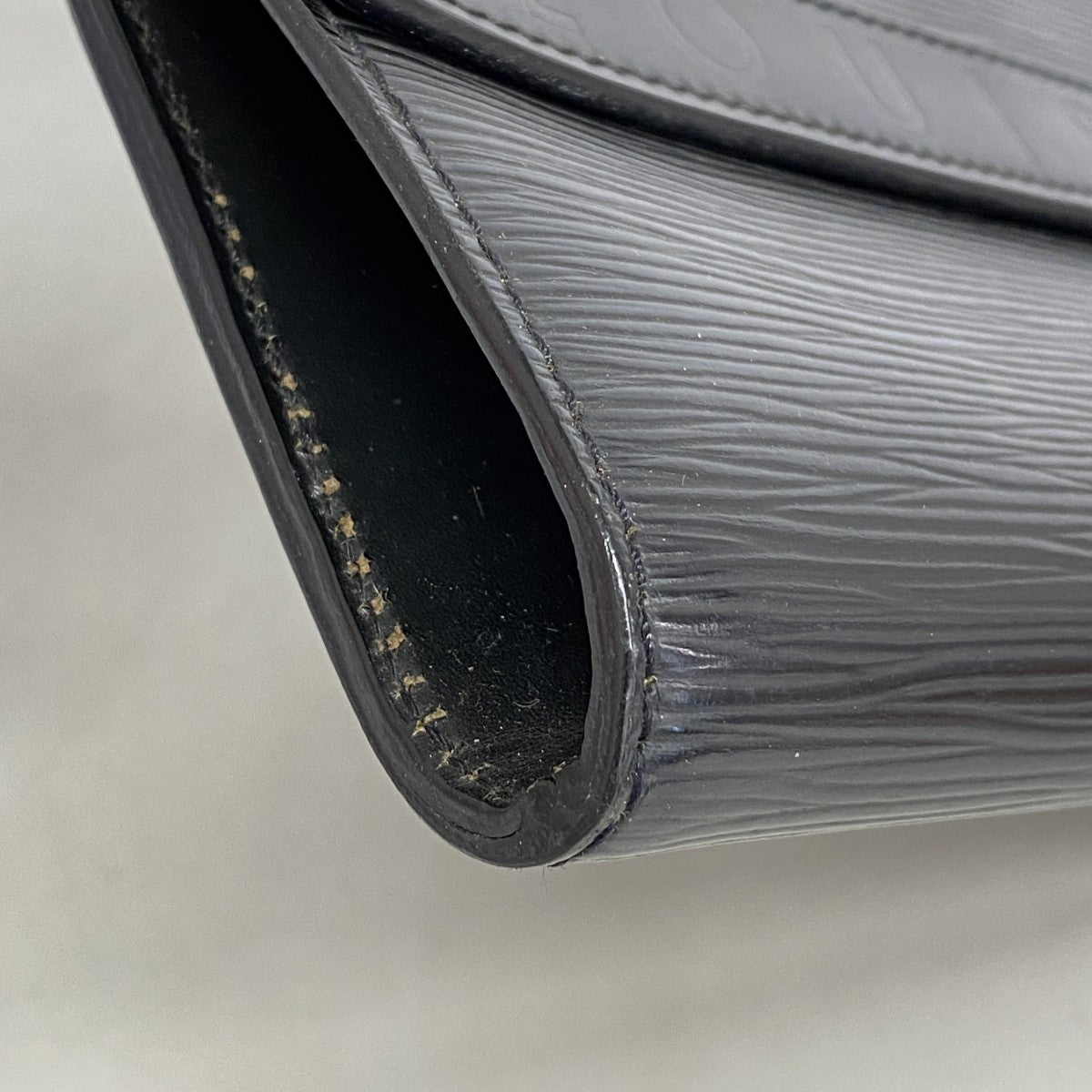 【6fb2455】ルイヴィトン クラッチバッグ エピ ポシェットアンヴェロップアンベロップ M52582 ノワール【中古】レディース