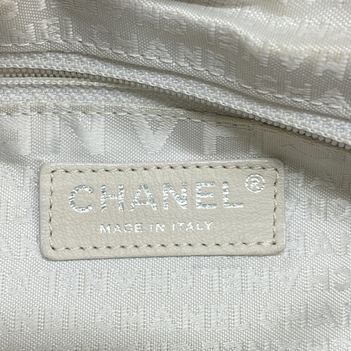 【6fb2458】シャネル ショルダーバッグ チェーンショルダー レザー ホワイト シルバー金具【中古】レディース