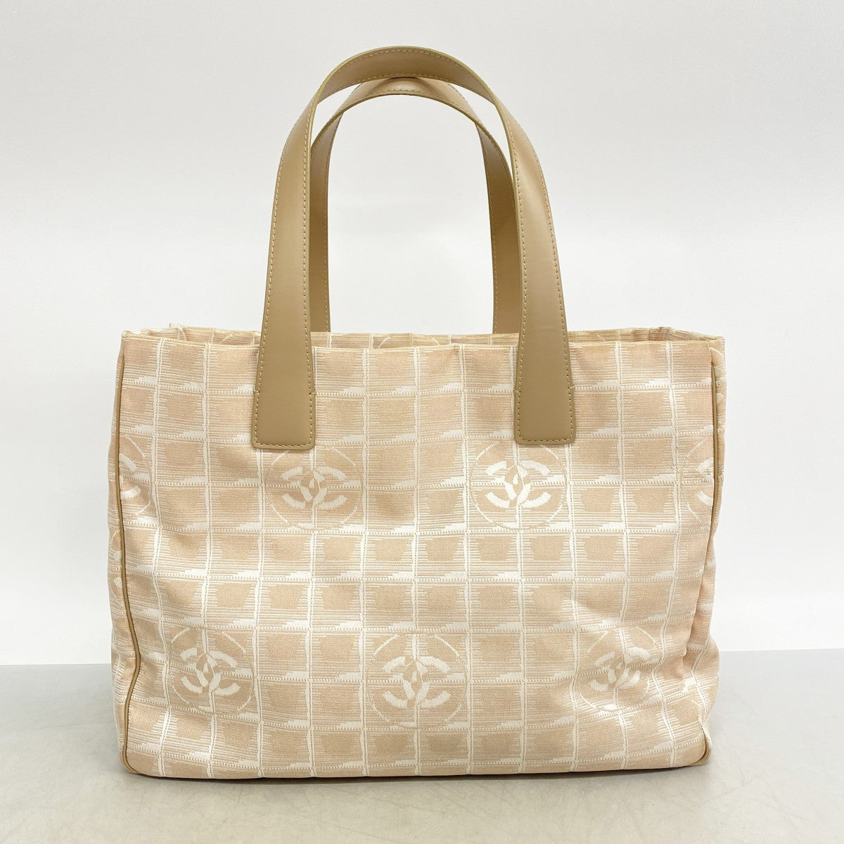 【6fb2478】シャネル トートバッグ ニュートラベル ナイロン ベージュ シルバー シャンパンゴールド金具【中古】レディース