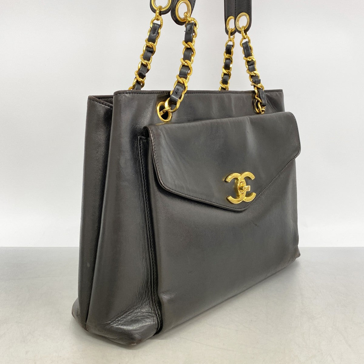 【6fb2479】シャネル ショルダーバッグ ラムスキン ブラック ゴールド金具【中古】レディース