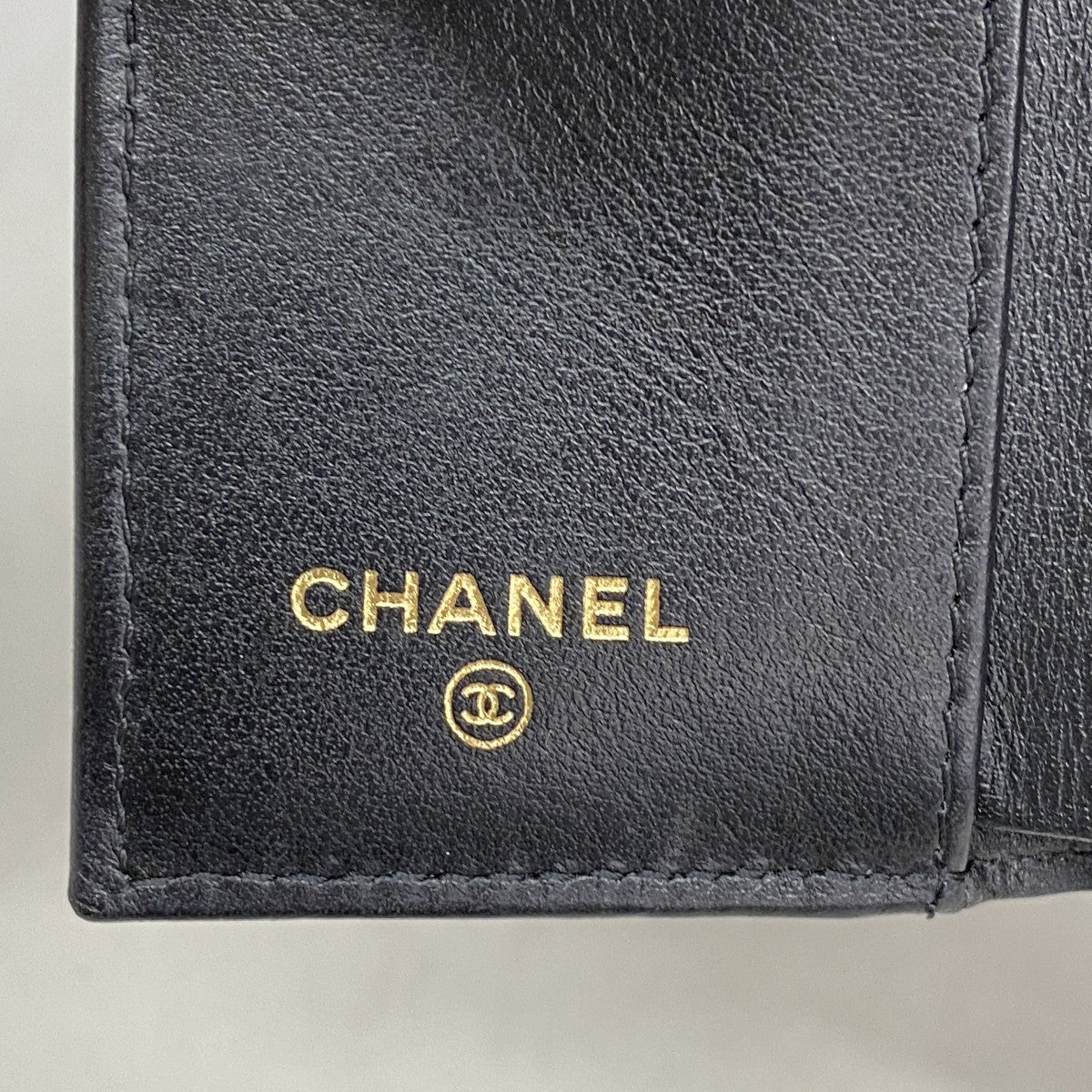 【6fb2480】シャネル 三つ折り財布 ボーイシャネル キャビアスキン ブラック ゴールド金具【中古】レディース