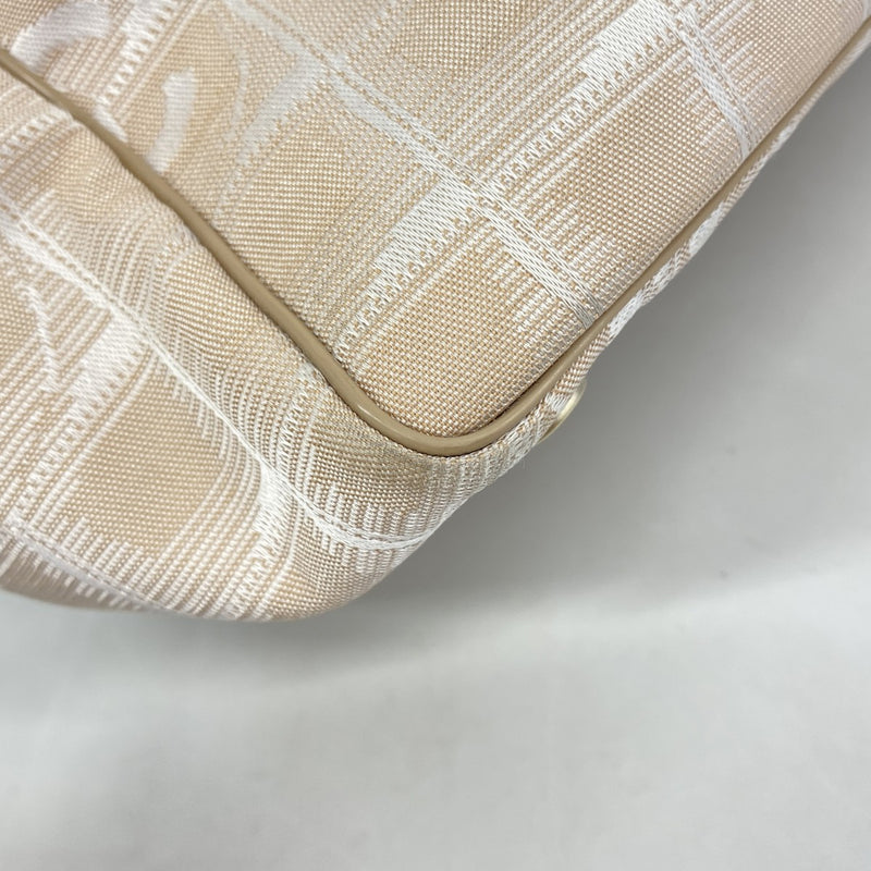 【6fb2546-k】シャネル トートバッグ ニュートラベル ナイロン ベージュ シャンパンゴールド金具【中古】レディース