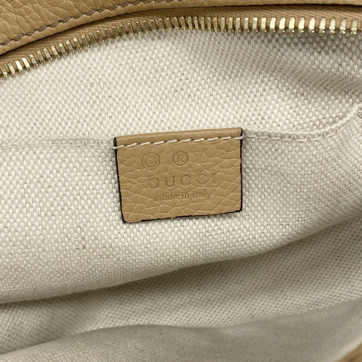 【6fb2599】グッチ ショルダーバッグ ソーホー 747779 レザー ベージュ シャンパンゴールド金具【中古】レディース